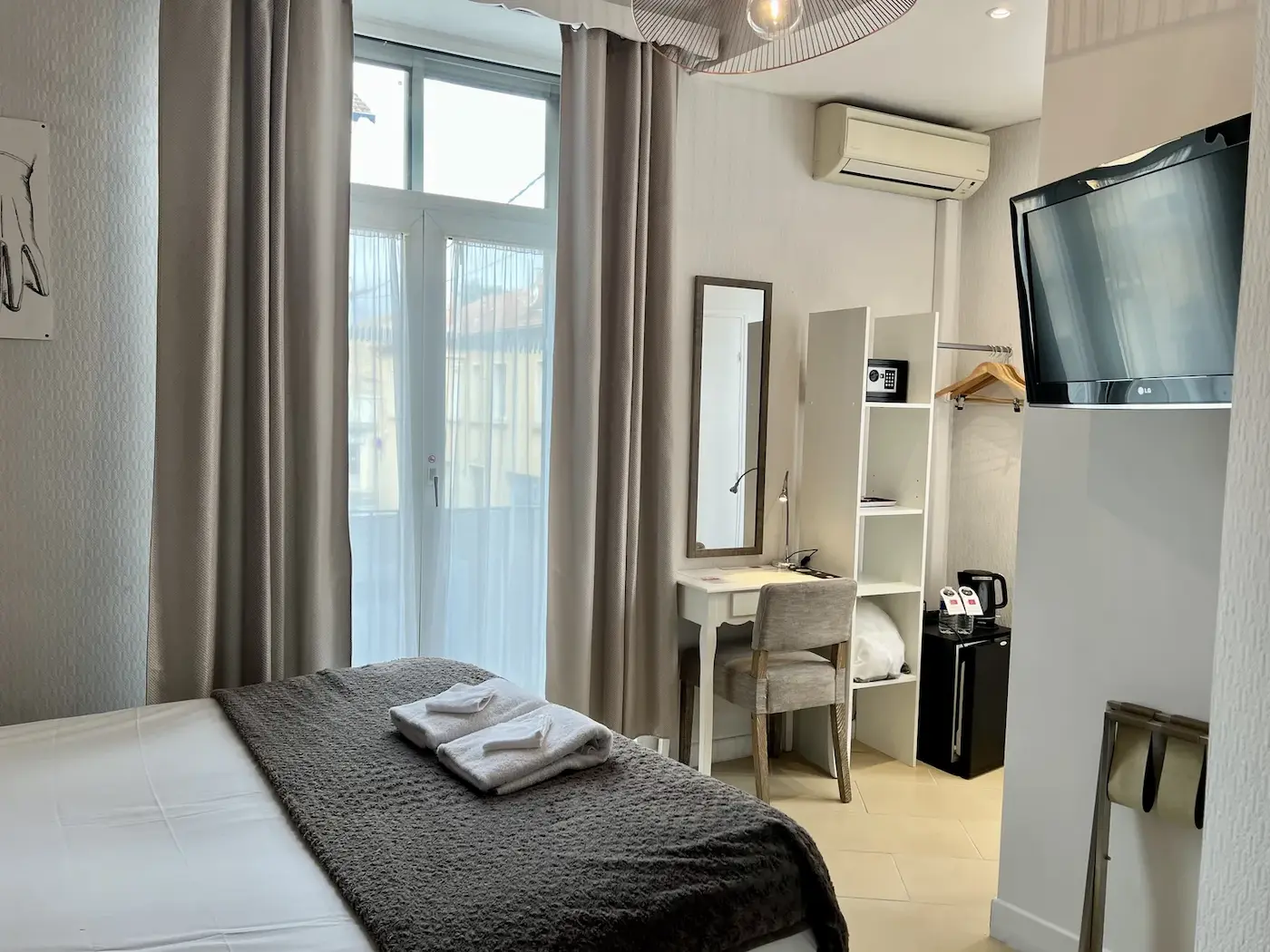 Chambre Double Confort Hôtel des Causses Millau Aveyron